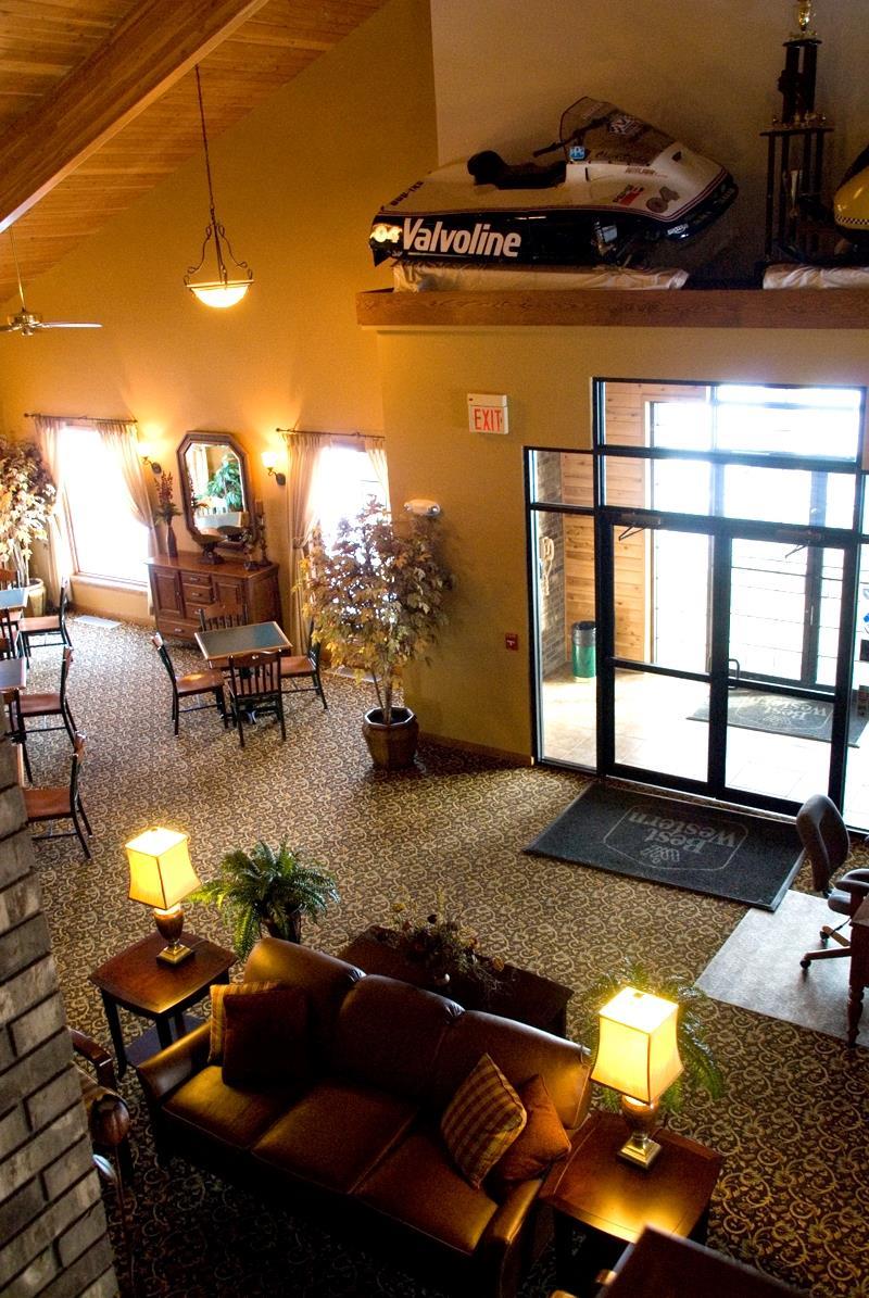 Best Western Derby Inn Eagle River Beltér fotó
